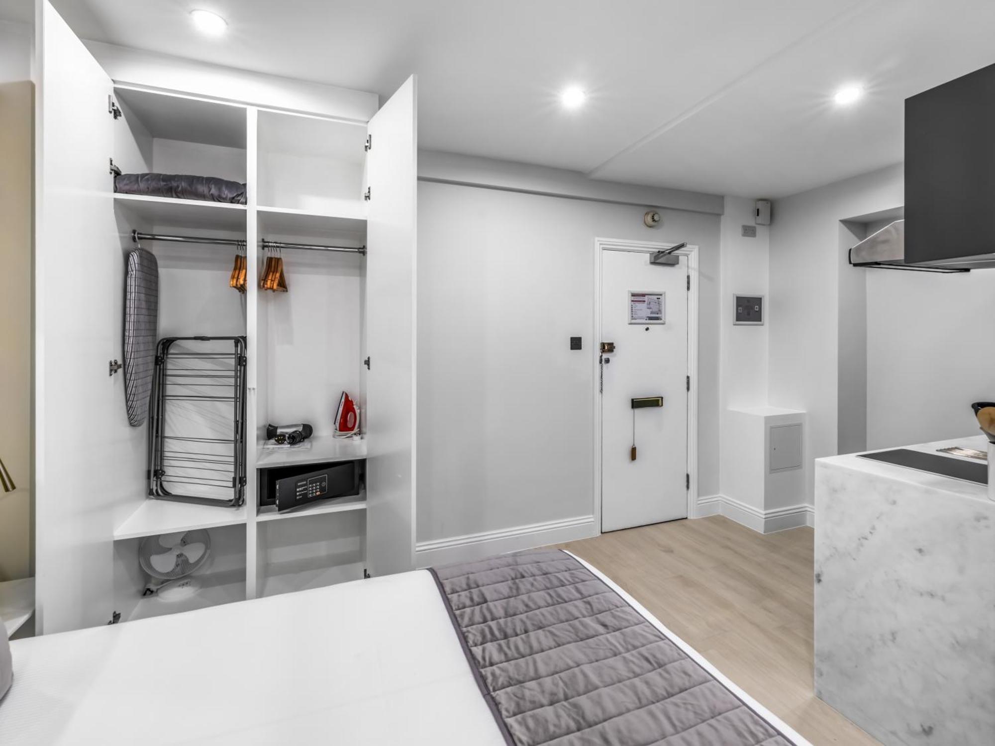 Chelsea Cloisters Serviced Apartments London Exterior photo